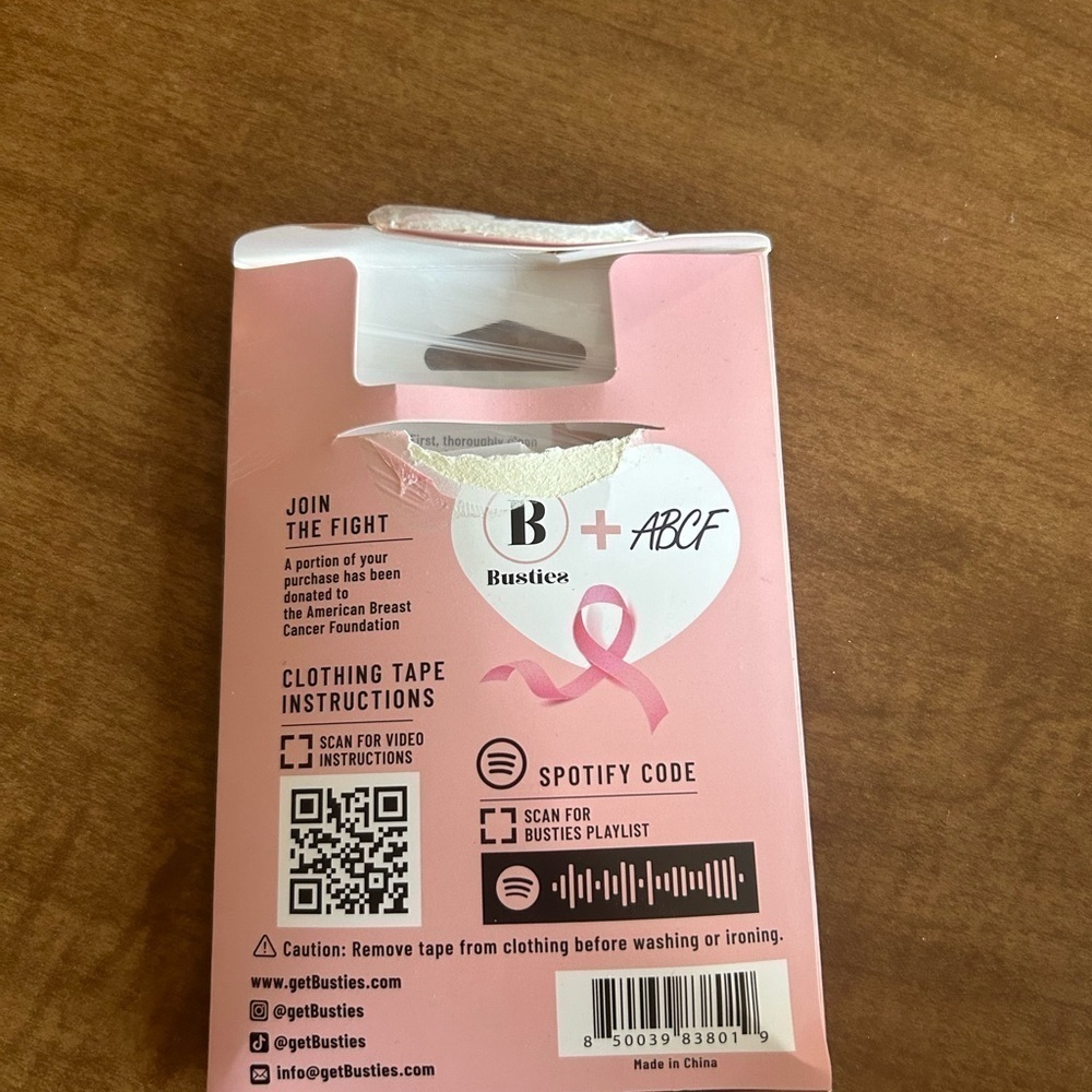 Busties Double Sided Clothing and Body Tape 100 strips 25 Dots Only 1 Dot used - Picture 2 of 4